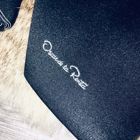 Oscar de la Renta Stripe Tie - Picture 2 of 4